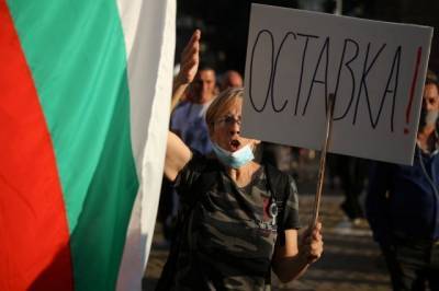 Румен Радев - Иван Гешев - В Болгарии прошла многотысячная акция протеста за отставку правительства - aif.ru - Болгария