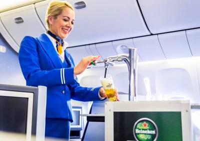 KLM начнет предлагать на борту самолетов разливное пиво - vinegret.cz - Чехия - Голландия