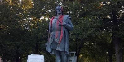 Христофор Колумб - Америку открыл и больше не нужен: в Чикаго демонтировали два памятника Колумбу - argumenti.ru - Россия - Протесты