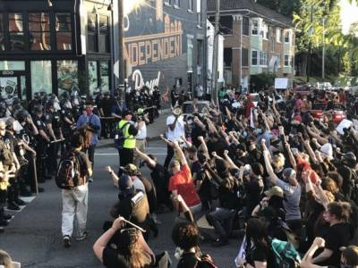 Протесты в США: как минимум три человека пострадали во время стрельбы на акции в Луисвилле - unn.com.ua - США - Киев - штат Кентукки - Луисвилл - Протесты
