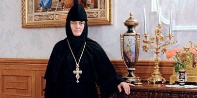 патриарх Кирилл - Патриарх Кирилл призвал настоятельницу Покровского монастыря избавиться от скандального Mercedes S-класса - ruposters.ru