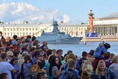 Владимир Путин - В Санкт-Петербурге начался военно-морской парад - lenta.ru - Россия - Сирия - Санкт-Петербург - Севастополь - Тартус - Владивосток - Петропавловск-Камчатский - Полтава - Каспийск - Североморск - Балтийск