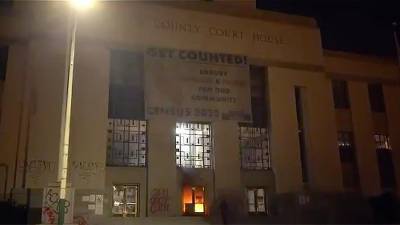 Протестующие в Калифорнии подожгли здание местного суда - iz.ru - USA - шт. Калифорния - Окленд