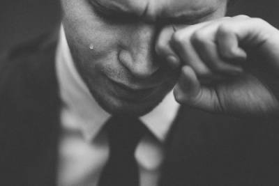 Евгений Фомин - Психиатр объяснил, почему мужчинам нужно плакать - abnews.ru