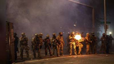В Сиэтле в столкновениях с протестующими пострадали 59 полицейских - newdaynews.ru - США - Сиэтл
