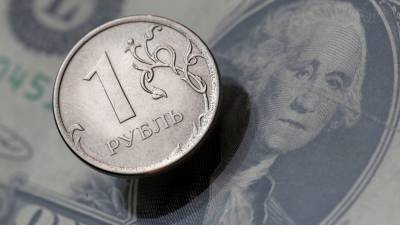 Денис Ракша - Рубль растёт к доллару в начале торгов - russian.rt.com
