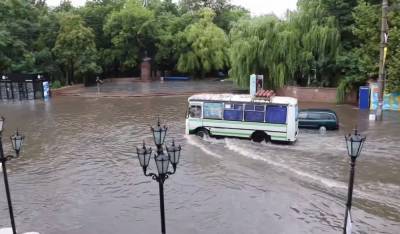 Украинский курорт ушел под воду: "Дороги превратились в реки", кадры апокалипсиса - politeka.net - Запорожская обл.