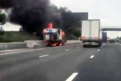 Движение по трассе М6 в Чешире заблокировал горящий большегруз - mk-london.co.uk