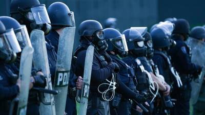 Джордж Флойд - В США изучают более 585 инцидентов между полицией и журналистами - iz.ru - США