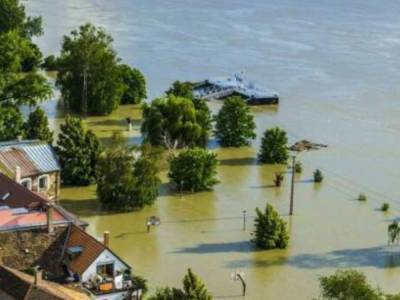 Надо брать лодку: после ливня затопило курортный поселок Кирилловка - golos.ua - Украина - Запорожская обл. - Мелитополь