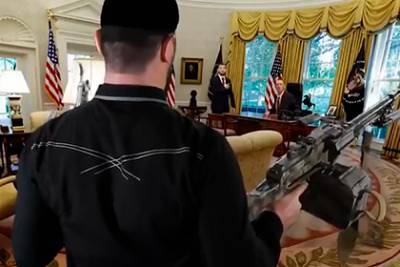 Дональд Трамп - Майк Помпео - Рамзан Кадыров - Ахмед Дудаев - В Чечне показали ролик с Кадыровым-пулеметчиком в Белом доме - lenta.ru - США - респ. Чечня