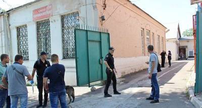 В Мариуполе мужчина напал на синагогу с топором и забросал здание фекалиями - sharij.net - Украина - Мариуполь - Нападение