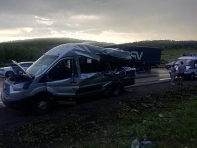 На трассе в Башкирии столкнулись встречные фура и микроавтобус: Два пассажира погибли, четверо пострадали - ufatime.ru - Башкирия - Уфа - район Салаватский