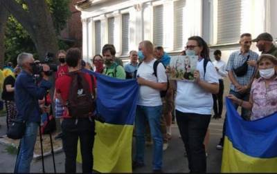 В Харькове демонстранты пикетировали консульство РФ - rbc.ua - Россия - Харьков