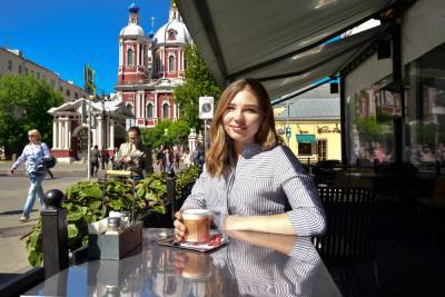 Елена Соломатина - Роскачество объяснило, как употреблять холодные чай и кофе в жару - vm.ru