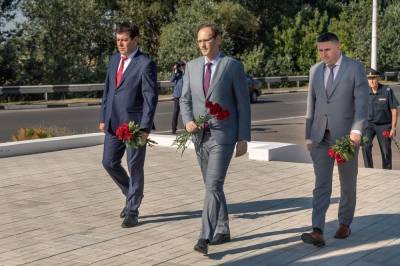 Вадим Красносельский - Глава ПМР отдал дань памяти и чести у подножия Арки Мира «Блаженны миротворцы» - anna-news.info - Россия - Тирасполь - Приднестровье