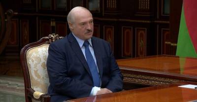 Александр Лукашенко - Степан Путило - У перенесшего коронавирус Лукашенко на руке заметили странную повязку | Мир | OBOZREVATEL - obozrevatel.com - Белоруссия