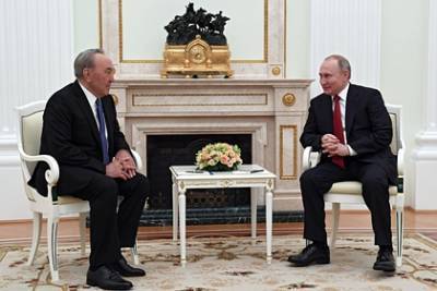 Владимир Путин - Нурсултан Назарбаев - Путин поздравил Назарбаева с 80-летием - lenta.ru - Россия - Казахстан