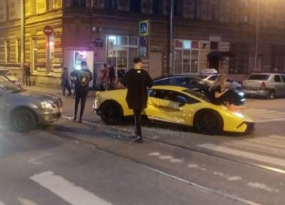 Иномарку должны были вручить победителю: ДТП с Lamborghini произошло в Петербурге - province.ru - Москва - Санкт-Петербург - Батайск