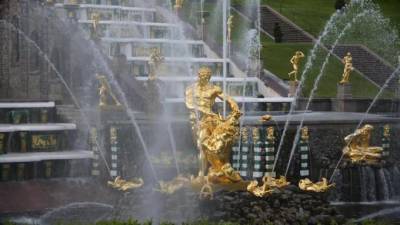 ГМЗ "Петергоф" открылся для посетителей. Туристы рады вернуться к фонтанам - piter.tv - г. Александрия