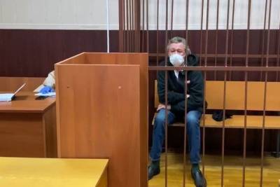 Михаил Ефремов - «В тюрьме может не выжить»: Таролог озвучил вероятную судьбу Ефремова - vm.ru - Москва