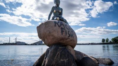 Ганс Христиан Андерсен - "Расистская рыба": вандалы осквернили статую "Русалочки" в Копенгагене - ru.espreso.tv - США - Дания - Копенгаген