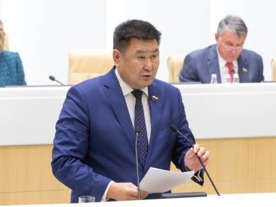 Вячеслав Мархаев - В Совфеде заявили, что будут добиваться отмены "конституционного переворота" - sobesednik.ru - Россия