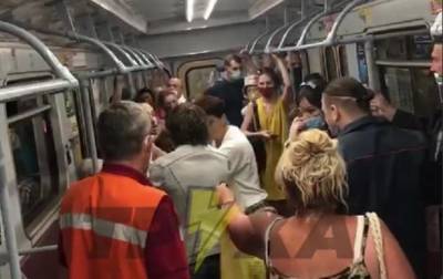В метро Харькова возникла драка из-за маски - korrespondent.net - Киев - Харьков
