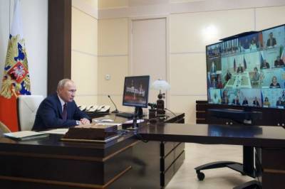 Владимир Путин - Антон Вайно - Путин оценил идею проведения в России уроков исторической памяти - aif.ru - Россия