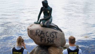 Ганс Христиан Андерсен - "Racist Fish": в Копенгагене вандалы атаковали памятник Русалочке - vesti.ru - Дания - Копенгаген