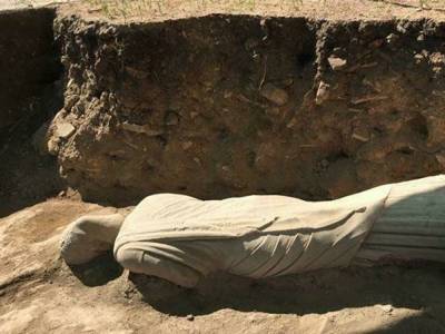 В Турции на территории древнего города археологи обнаружили статую возрастом 1700 лет - golos.ua - Стамбул - Turkey - провинция Анталья