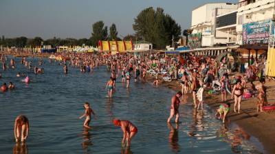 Отдыхающих в Анапе напугала почерневшая морская вода - riafan.ru - Анапа - Краснодар