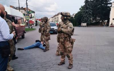 Максим Кривош - Роман Скрипник - Эксперты раскритиковали действия полиции в делах с луцким и полтавским захватчиками - rbc.ua - Украина