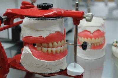 Игорь Малиновский - Врач рассказал о последствиях протезирования зубов при сахарном диабете - vm.ru
