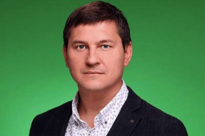 СМИ: На курорте под Херсоном хулиган ударил по лицу слугу народа и сбежал - newsone.ua - Украина - Херсон - Херсонская обл.
