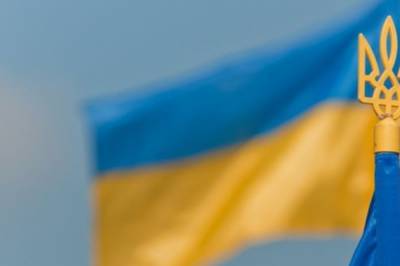 На Луганщине мужчина сорвал и поджег государственный флаг Украины - vkcyprus.com - Украина - Луганская обл.