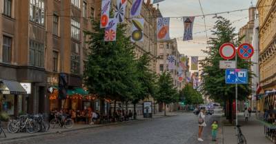 На выходных на улице Тербатас пройдут занятия по йоге и интеллектуальные игры - rus.delfi.lv - Рига - Riga