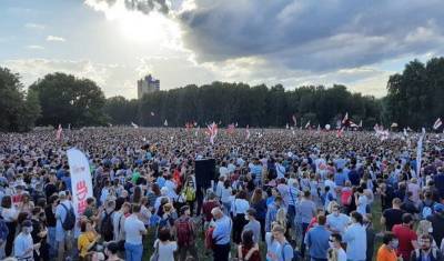 Александр Лукашенко - Сергей Тихановский - Виктор Бабарико - Валерий Цепкало - Светлана Тихановская - В Минске на митинг поддержки соперницы Александра Лукашенко вышли 34 тысячи человек - newizv.ru - Белоруссия - Минск