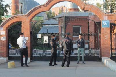 Полиция не пускала новосибирских верующих в мечеть на молитву - novos.mk.ru