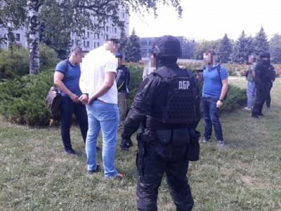 В Полтаве при получении взятки задержали следователя ГБР и полицейского - golos.ua - Украина - Полтава