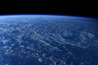 Роберт Бенкен - Джеймс Брайденстайн - Астронавт показал потрясающее фото Земли с МКС - enovosty.com - США