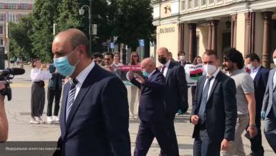 Россияне поприветствовали спикера ливийского парламента возле гостиницы "Аврора" - newinform.com - Ливия - Москва