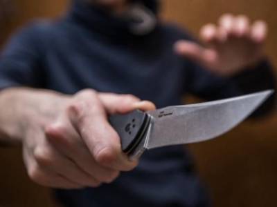 В Херсоне на мужчину напали с ножом: 16-летний сын бросился его защищать и тоже получил резаную рану - 24news.com.ua - Херсон - Черновцы