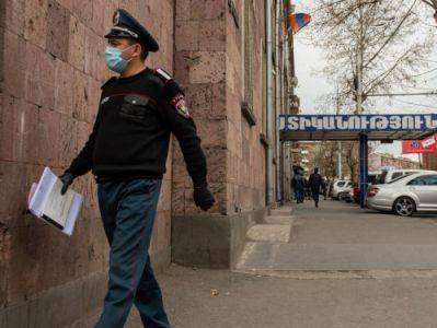 Никола Пашинян - AP: Армянские телеканалы усмотрели политику в проверках масок полицией - news.am