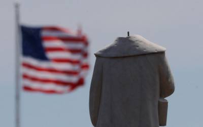 Дональд Трамп - Угроза Трампа не испугала протестующих: в США снесли еще один памятник Колумбу - фото - ru.armeniasputnik.am - США - Columbus - Baltimore