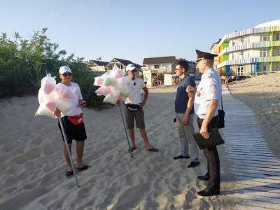 Юрий Поляков - На Анапских пляжах закрыли около 30 объектов незаконной торговли - kubnews.ru - Анапа