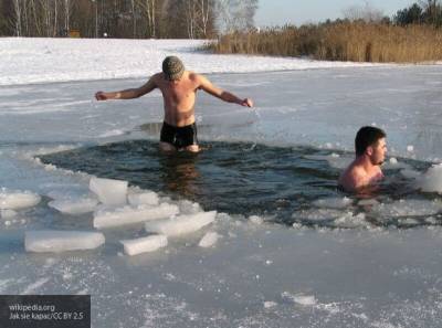 Аглая Чайковская - Мороз - Китайские туристы шокированы плескающимися в 70-градусный мороз русскими - politros.com - Россия