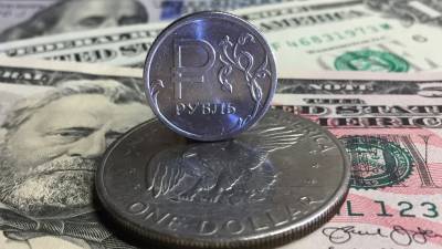 Денис Ракша - Рубль растёт к доллару и евро в начале торгов - russian.rt.com