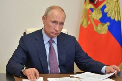 Владимир Путин - Путин поручил разработать порядок привлечения НКО к сбору мусора - aif.ru - Россия