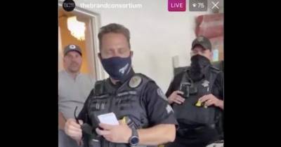 На вирусном видео разъяренная клиентка разгромила стенд с защитными масками в Target - usa.one - шт. Аризона